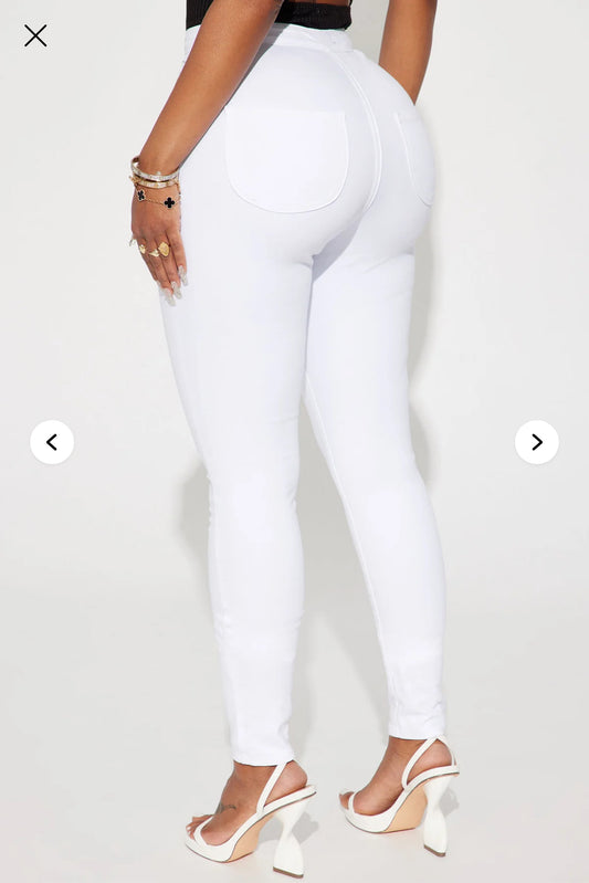Fashion Nova Super High Waist Denim Skinnies - White
Size: 15